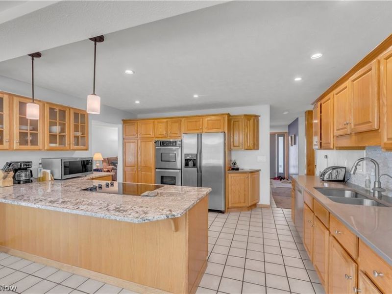 7170 Kingsview Road, Sagamore Hills, OH 44067 Photo 2