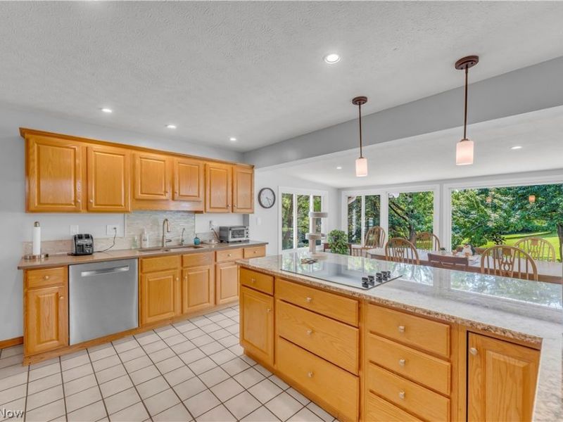 7170 Kingsview Road, Sagamore Hills, OH 44067 Photo 3