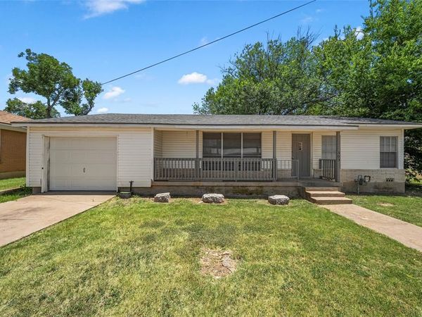 303 East Avenue, Moody, TX 76557