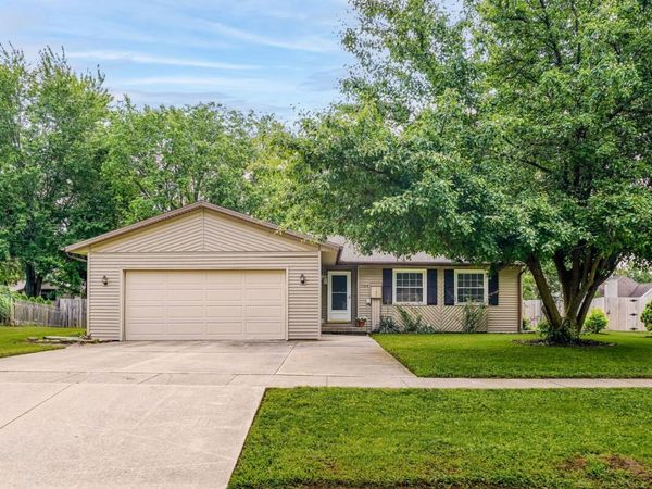 1104 S Marietta Drive, Mahomet, IL 61853