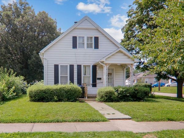 1212 W Chestnut Street , Bloomington, IL 61701