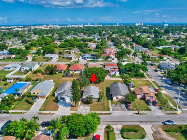 237 SW 11th Avenue, Delray Beach, FL 33444