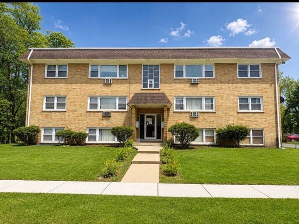255 E Oak Street , Unit 10, Addison, IL 60101