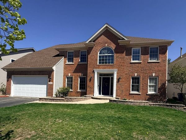 2052 Gardner Circle E, Aurora, IL 60503