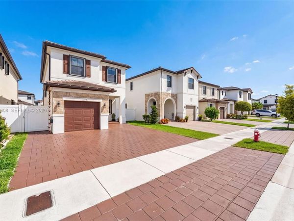 11024 W 35th Ln , Hialeah, FL 33018