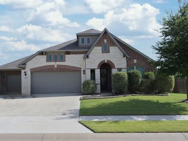 213 Oakcrest Drive , Justin, TX 76247