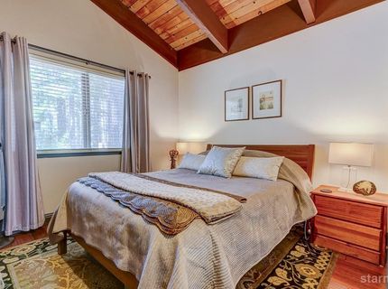693 Kiowa Drive, South Lake Tahoe, CA 96150 Photo