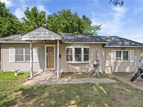 5434 Rosehill Road, Shawnee, KS 66216