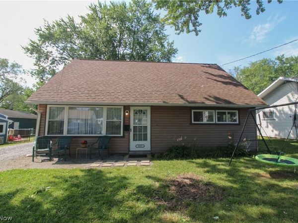 2327 Bel Aire Lane , Youngstown, OH 44514