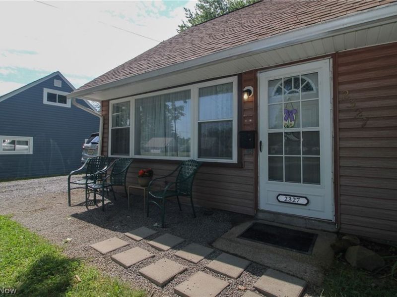 2327 Bel Aire Lane, Youngstown, OH 44514 Photo 2