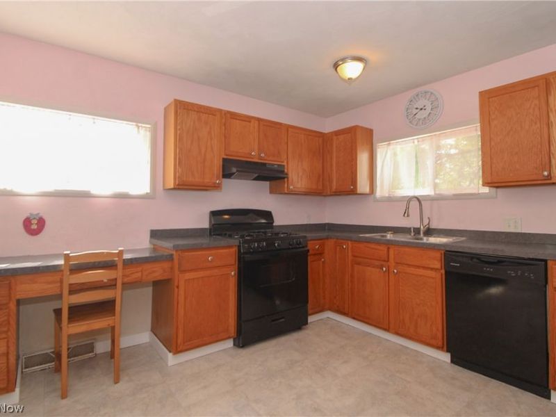 2327 Bel Aire Lane, Youngstown, OH 44514 Photo 6
