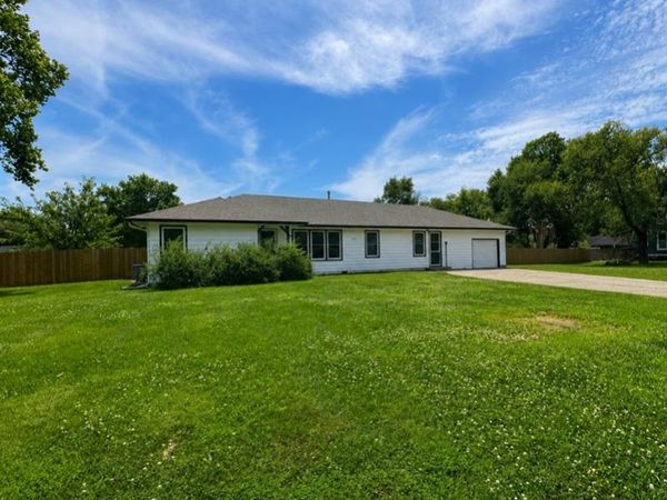 905 E Osage Street, Paola, KS 66071
