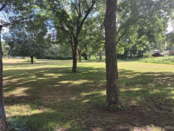 514 W Creek , Checotah, OK 74426