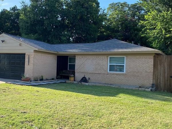 2135 Brookshire Street, Arlington, TX 76010