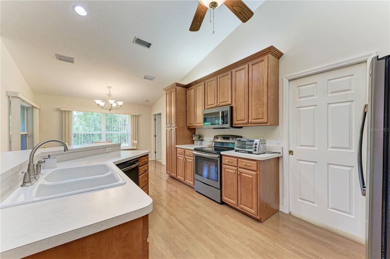 6304 18th Avenue E, Bradenton, FL 34208 Photo