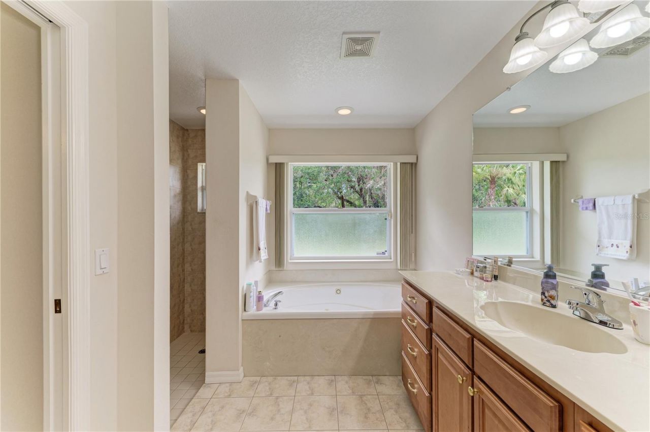 6304 18th Avenue E, Bradenton, FL 34208 Photo