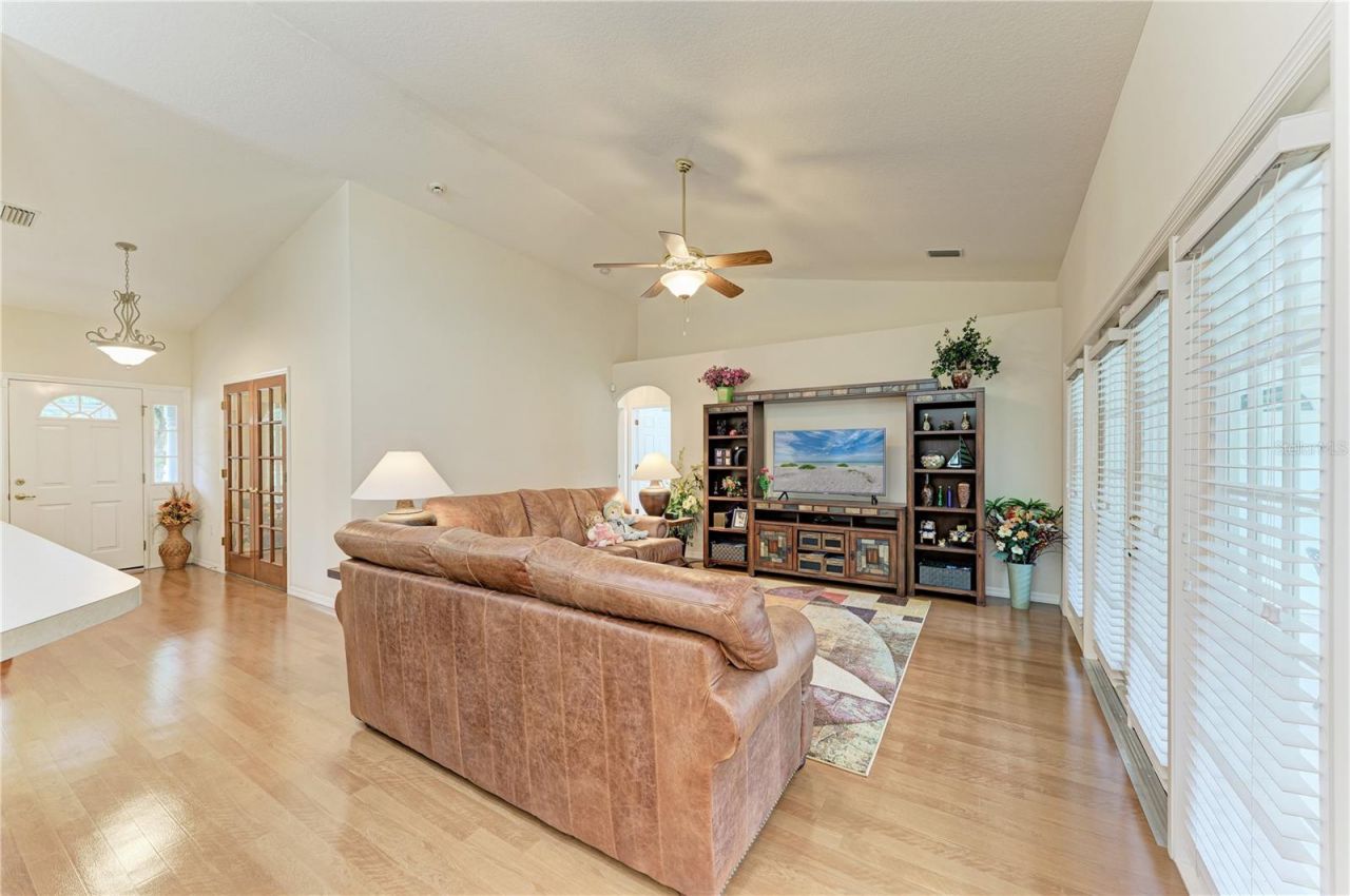 6304 18th Avenue E, Bradenton, FL 34208 Photo