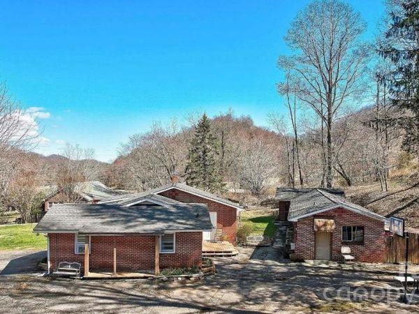 2541 Dellwood Road , Waynesville, NC 28786