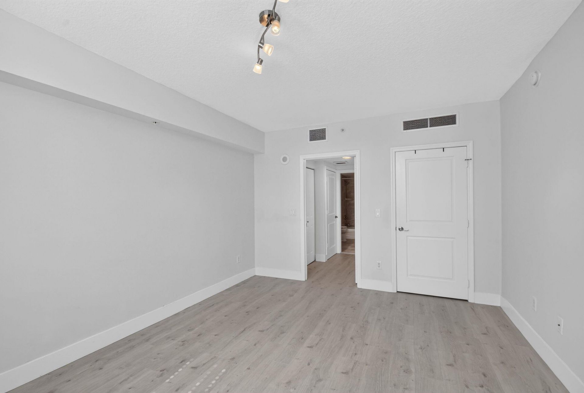 403 S Sapodilla Avenue, Unit 409, West Palm Beach, FL 33401 Photo