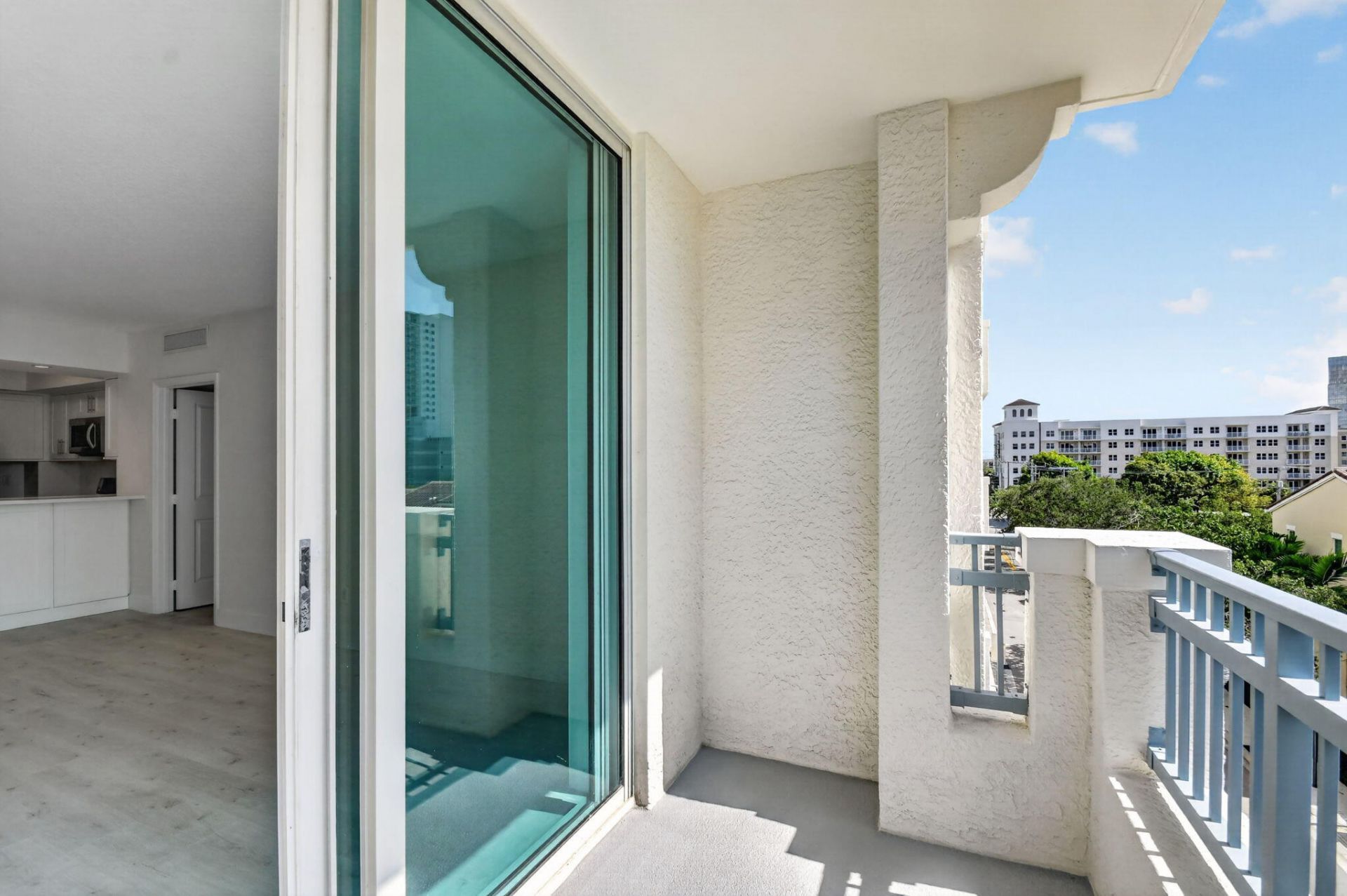 403 S Sapodilla Avenue, Unit 409, West Palm Beach, FL 33401 Photo