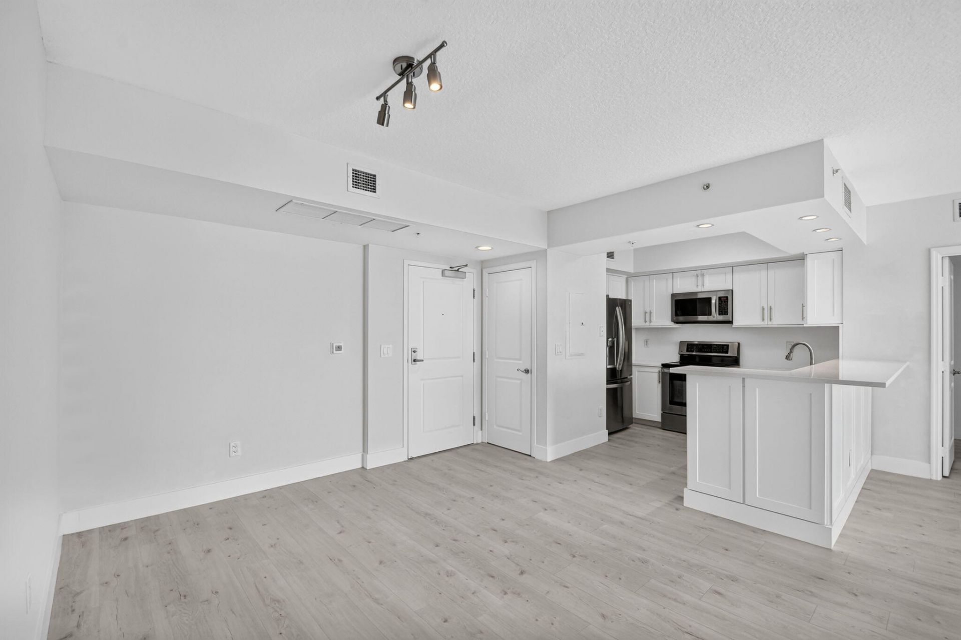 403 S Sapodilla Avenue, Unit 409, West Palm Beach, FL 33401 Photo