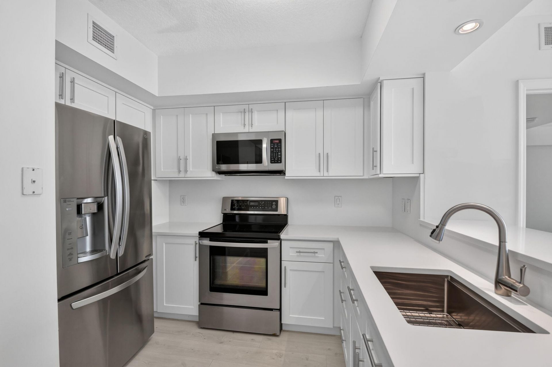 403 S Sapodilla Avenue, Unit 409, West Palm Beach, FL 33401 Photo