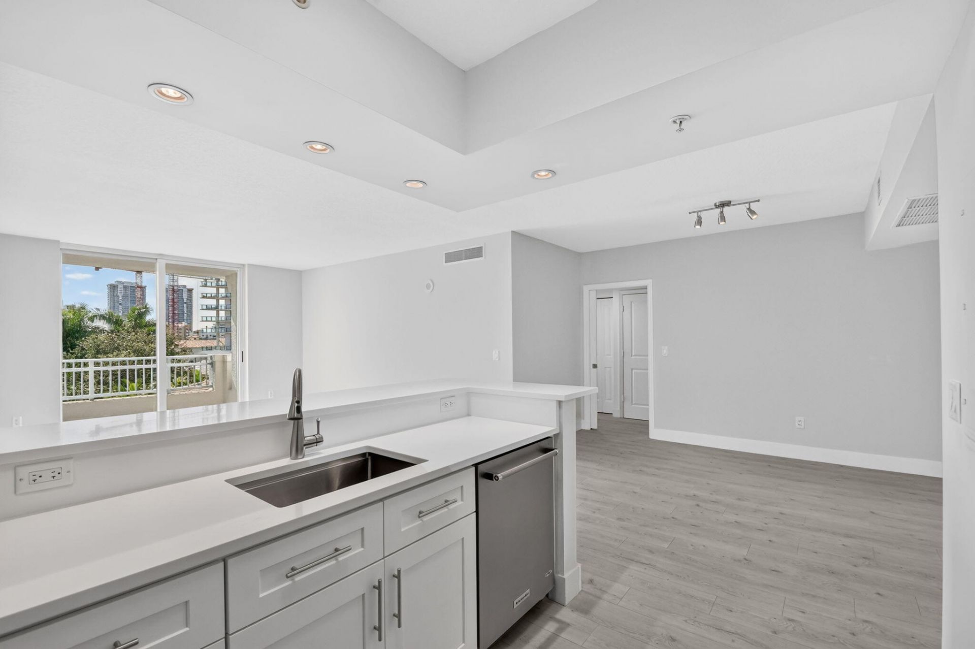 403 S Sapodilla Avenue, Unit 409, West Palm Beach, FL 33401 Photo