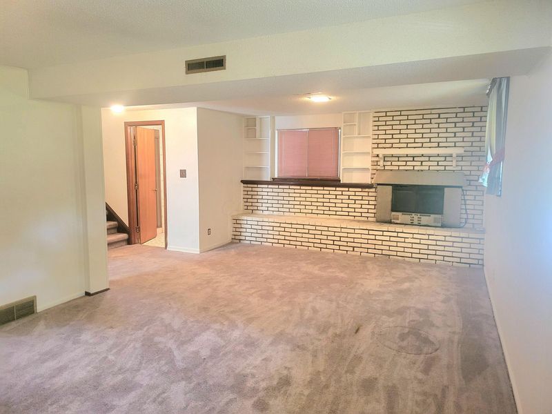 5230 Hacket Drive, Columbus, OH 43232 Photo 8
