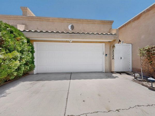212 Manzano Street NE, Unit A, Albuquerque, NM 87108