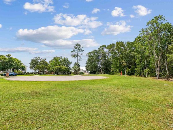 001 Soundview Trl, Gulf Breeze, FL 32561
