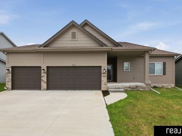 5216 Sheridan Road, Papillion, NE 68133