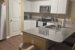 810 Twin Oaks Circle photo 4