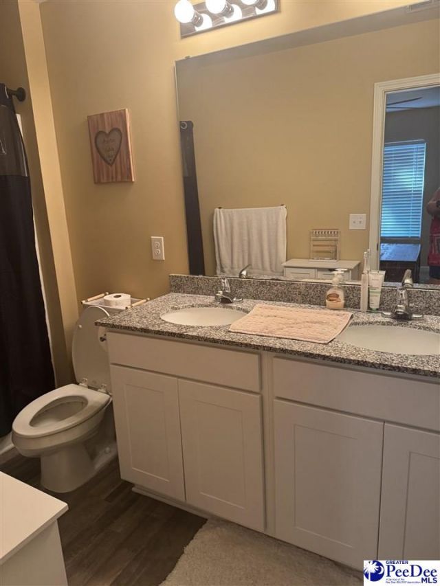 810 Twin Oaks Circle Photo 9