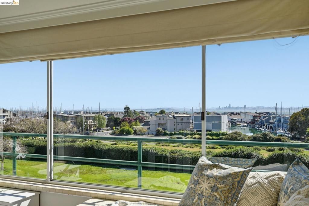 1300 Quarry Ct, Unit 209, Richmond, CA 94801 Main Photo