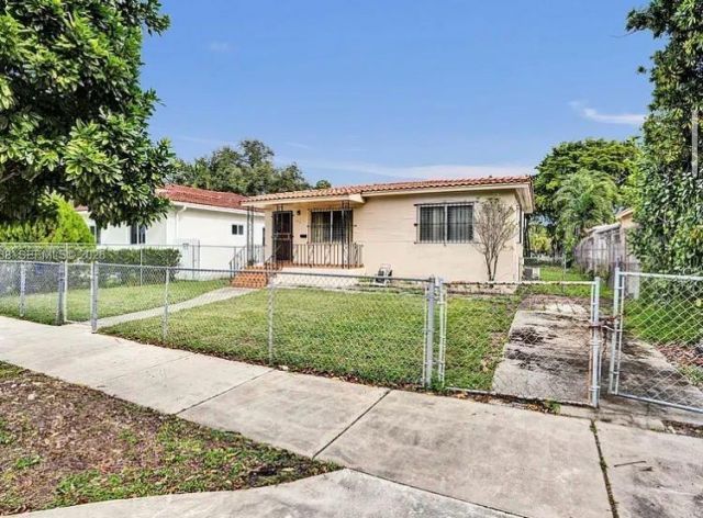 831 NW 21st Court, Miami, FL 33125 Photo