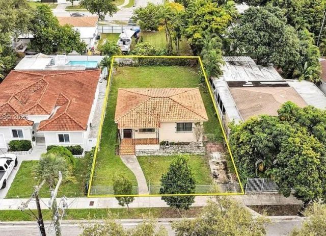 831 NW 21st Court, Miami, FL 33125 Photo