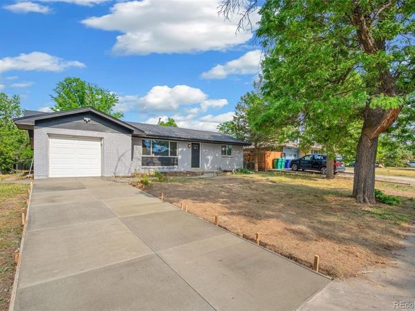 562 Lima Street , Aurora, CO 80010