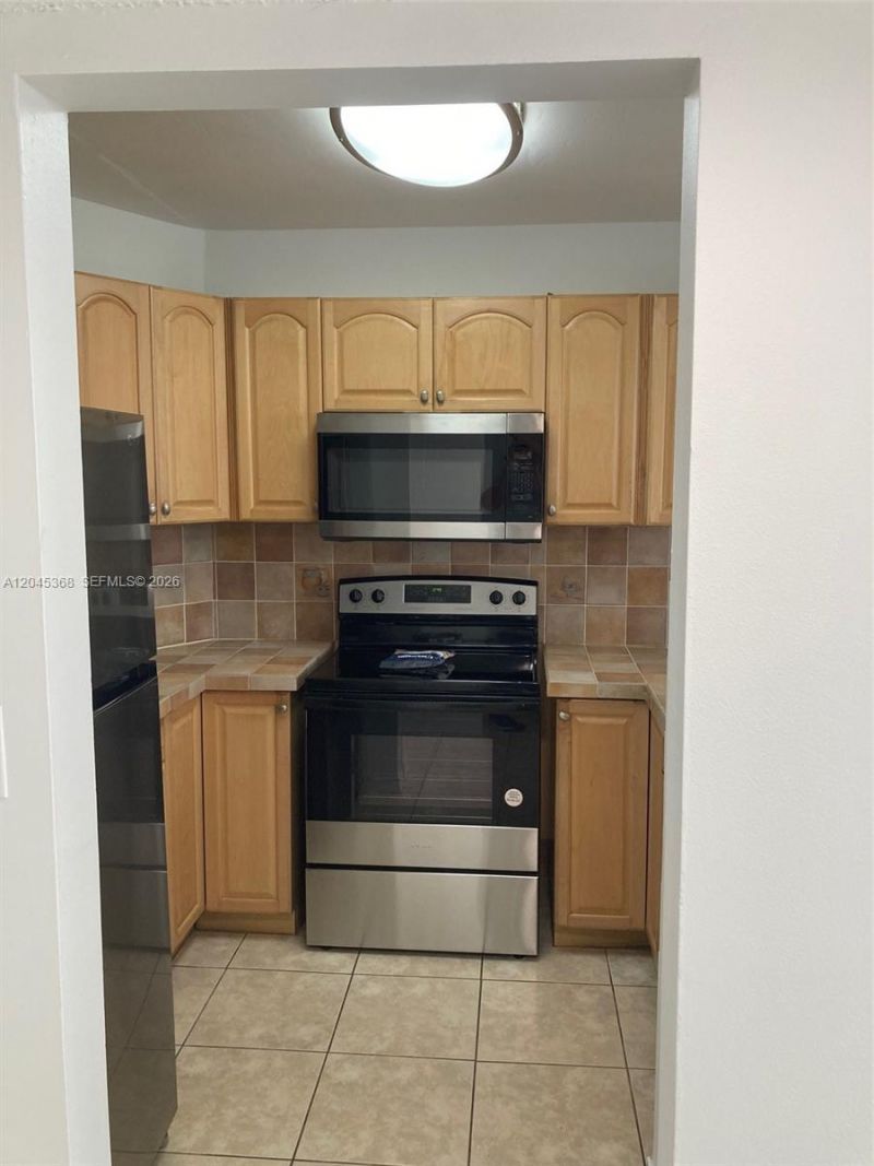6995 NW 186th St , Unit E403, Hialeah, FL 33015 Photo
