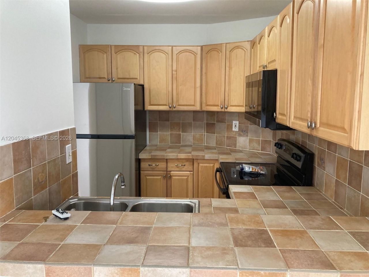 6995 NW 186th St , Unit E403, Hialeah, FL 33015 Photo