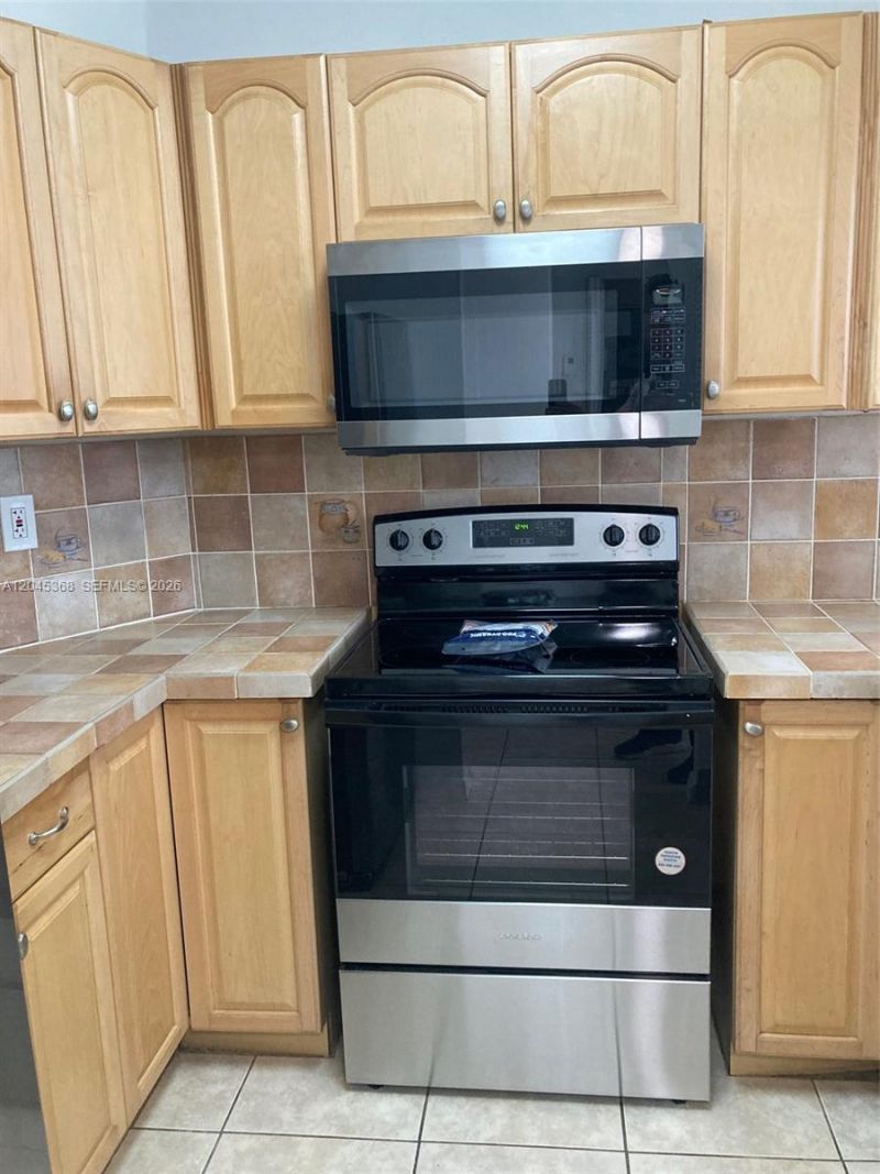 6995 NW 186th St , Unit E403, Hialeah, FL 33015 Photo