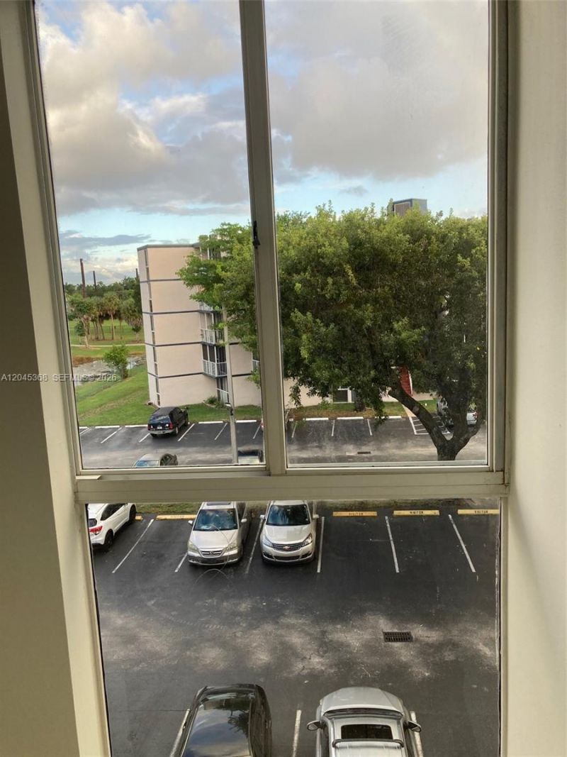 6995 NW 186th St , Unit E403, Hialeah, FL 33015 Photo