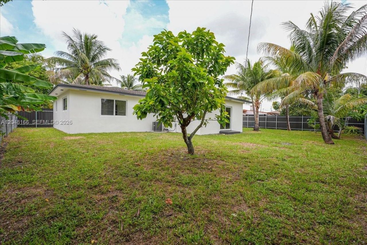 19531 NW 1st Pl , Miami Gardens, FL 33169 Photo