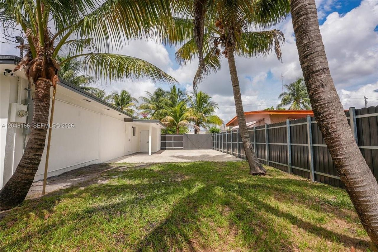 19531 NW 1st Pl , Miami Gardens, FL 33169 Photo