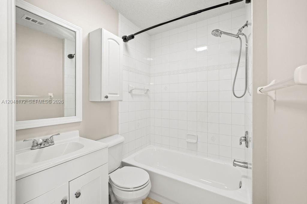 1542 N Lawnwood Cir , Unit 37D, Fort Pierce, FL 34950 Photo