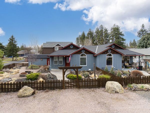 747 E Black Butte Avenue, Sisters, OR 97759