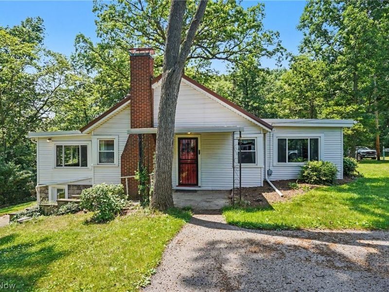 10528 Country Club Lane, Deerfield, OH 44449 Photo 1