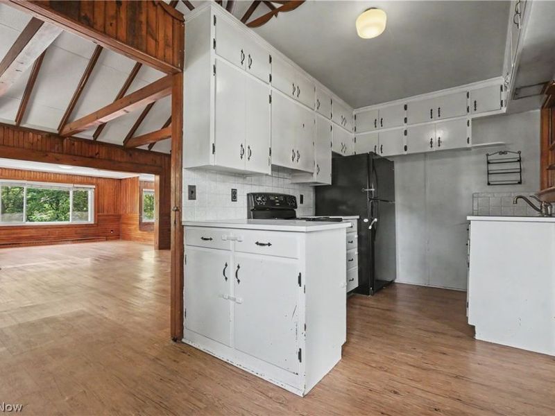 10528 Country Club Lane, Deerfield, OH 44449 Photo 11