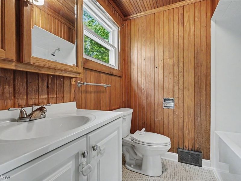 10528 Country Club Lane, Deerfield, OH 44449 Photo 16