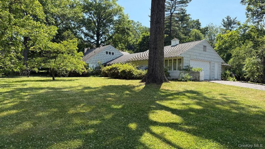 21 Old Farm Road , Great Neck, NY 11020 Main Photo