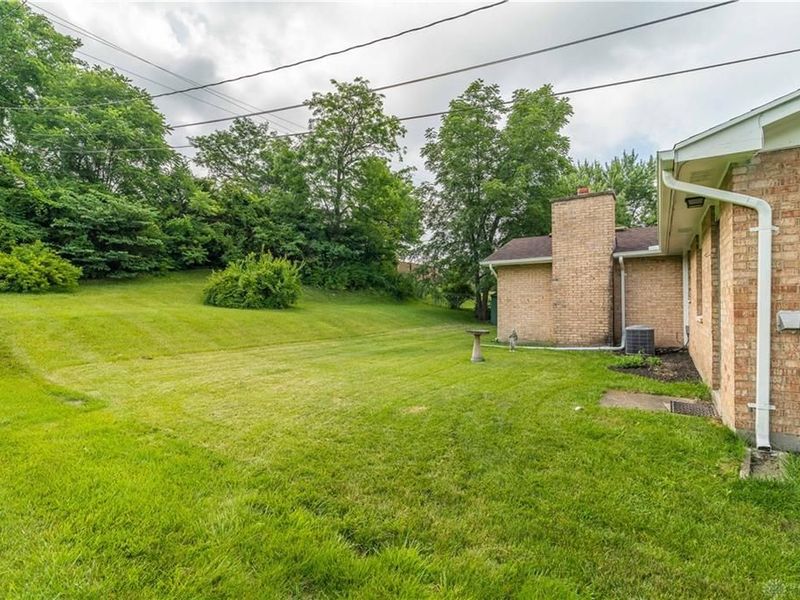 861 Kenbrook Drive, Vandalia, OH 45377 Photo 4